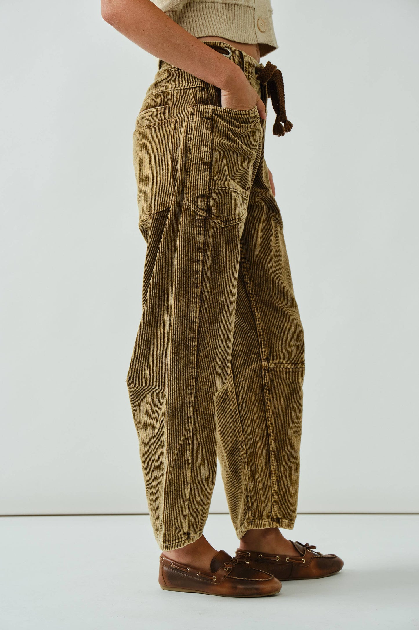 BARREL CORDUROY PANTS WITH EYELET WAIST