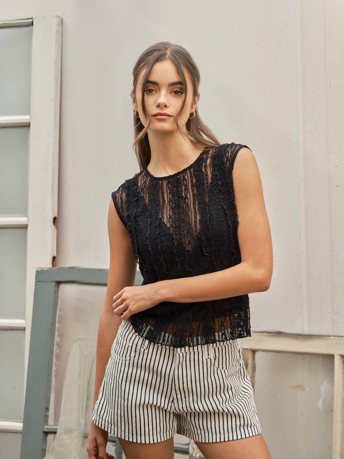 LACE MESH SLEEVELESS TOP W/RUFFLE